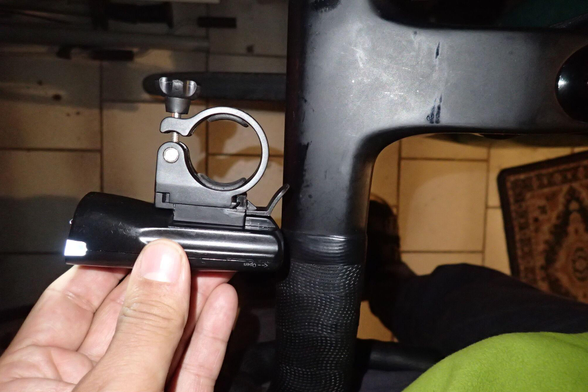 Top view of the Aero handlebars, with the bike light and its mount for round handlebar tubes next to them.